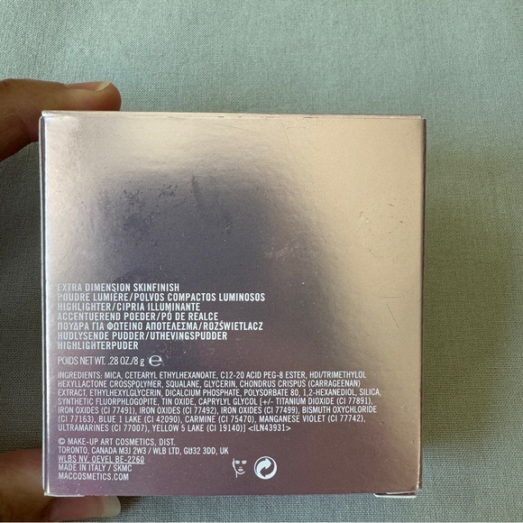 MAC Cosmetics Extra Dimension Skin Finish Highlighter - Picture 8 of 9